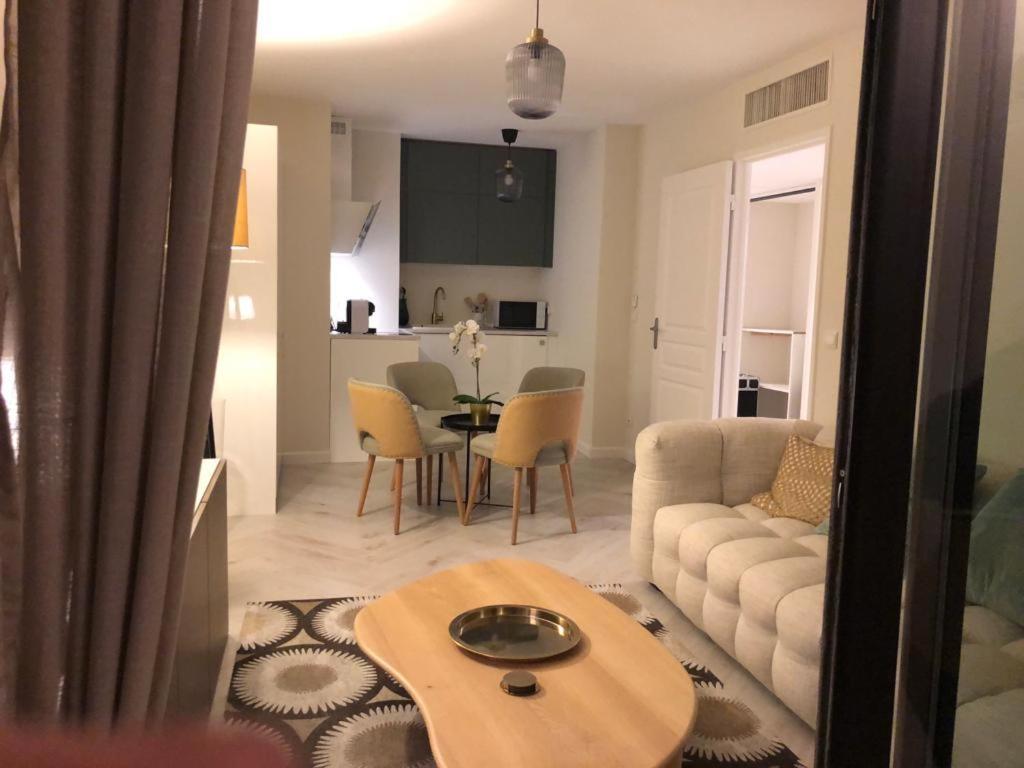 Beautiful Apartment Design Next To The Sea Αντίμπ Εξωτερικό φωτογραφία